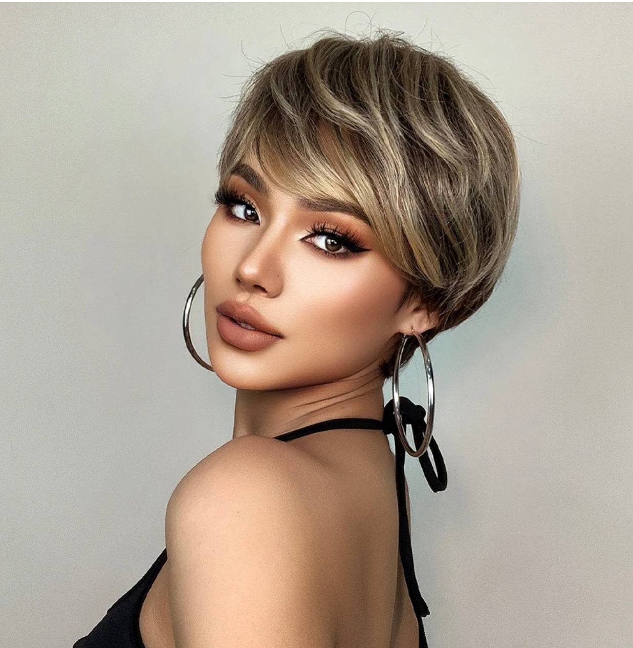SYNTHETIC SHORT HAIR WIG